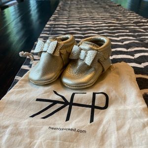 Freshly picked gold bow Mocs